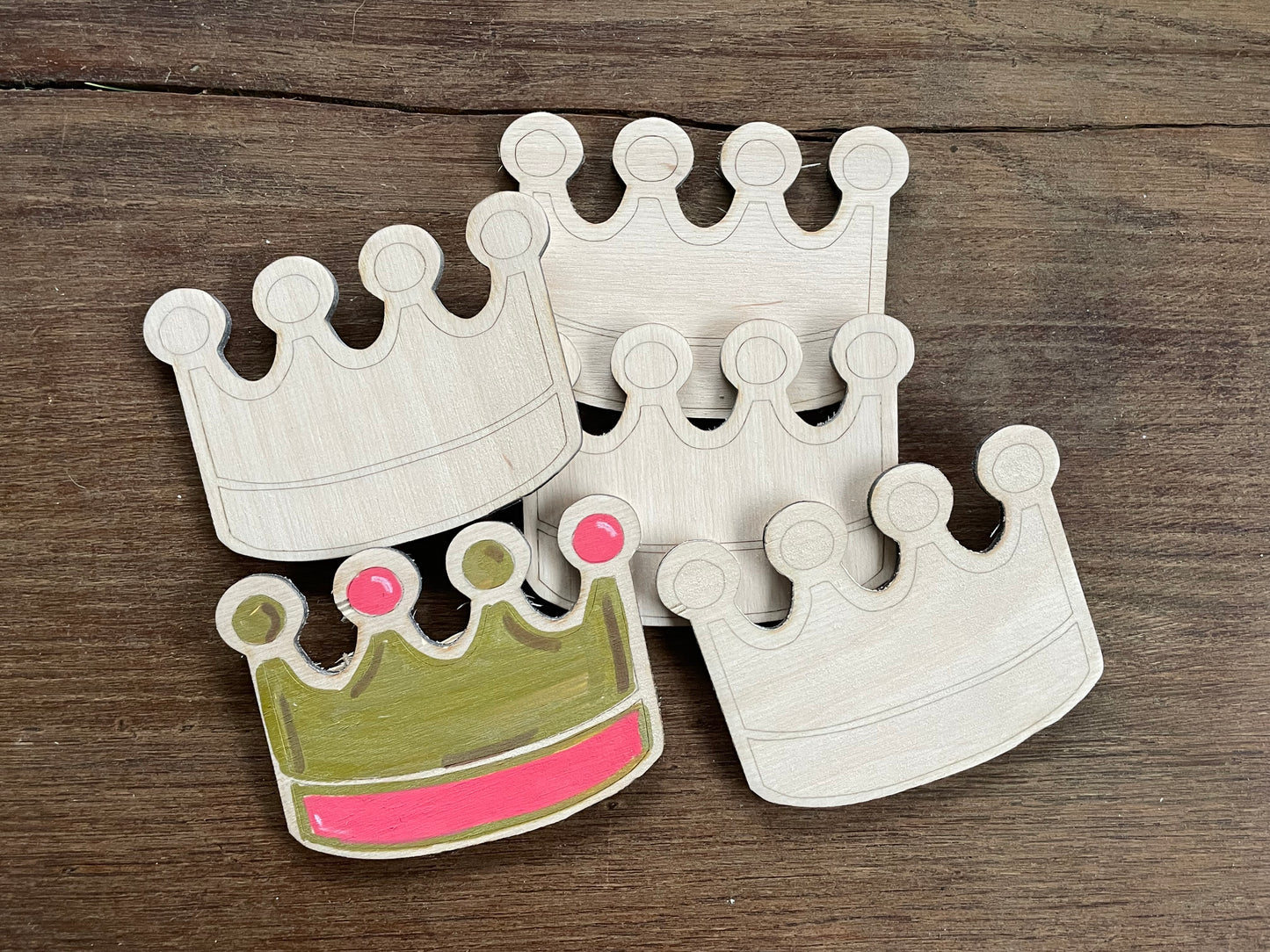 Lot de 5 couronnes en bois