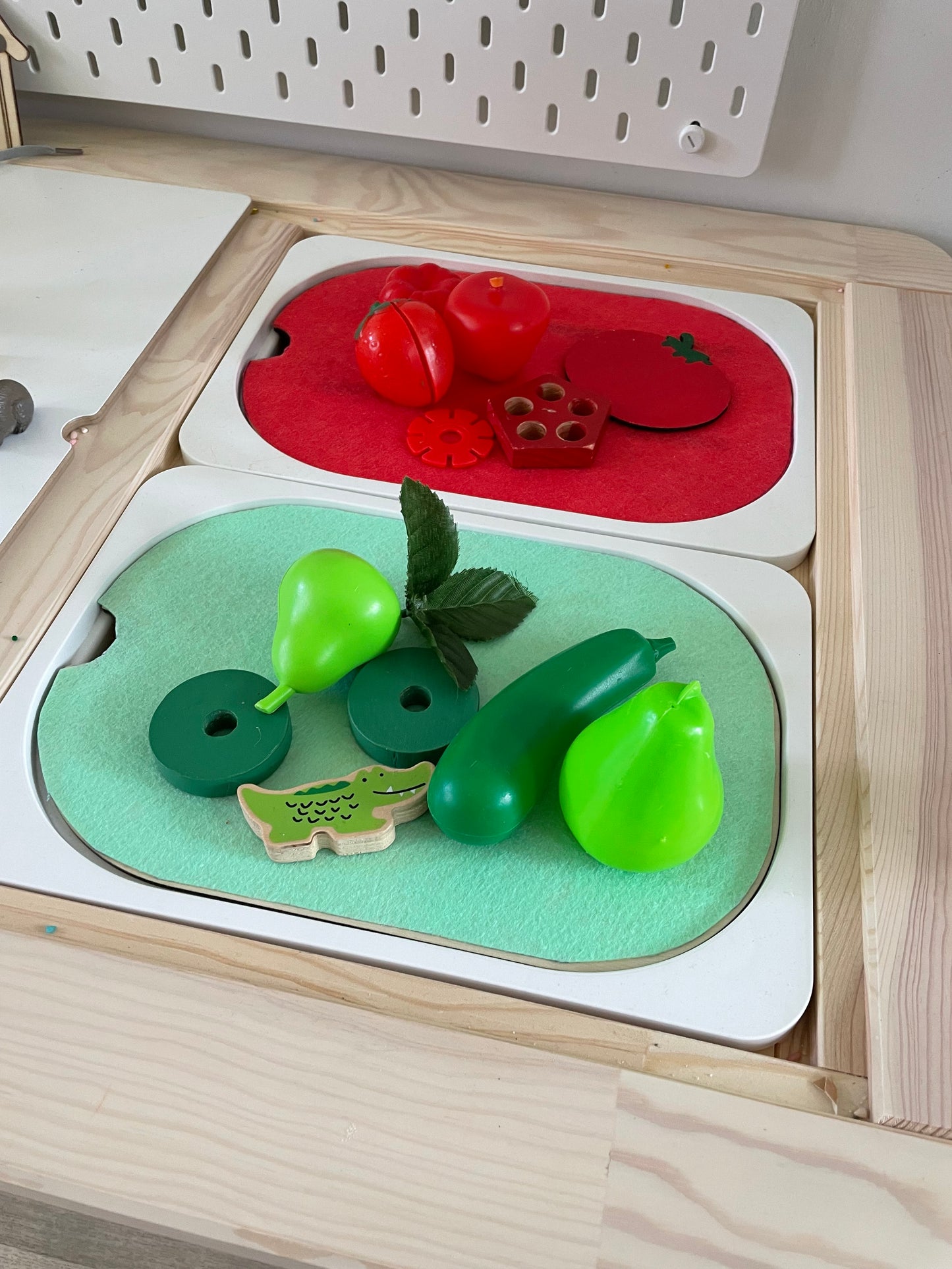 Plaque support et lot de feutrine