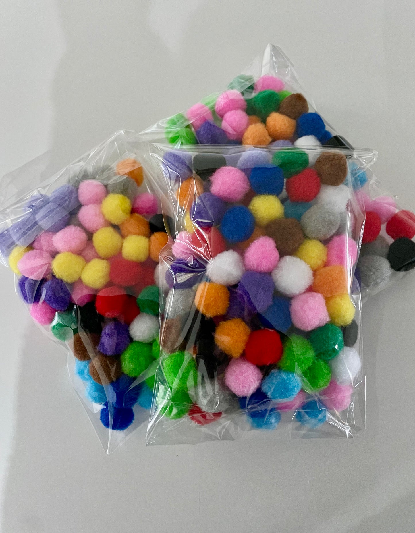 Sachet de 90 pompons multicolores