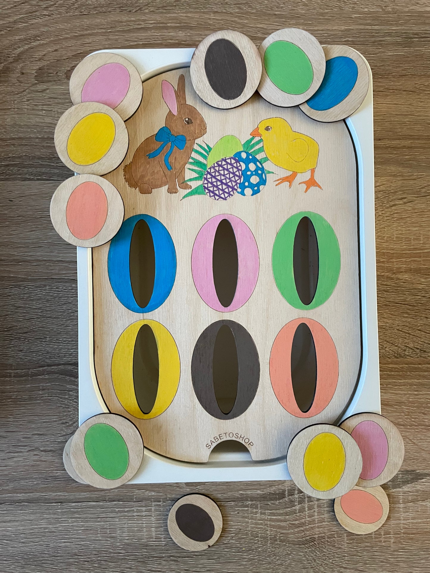 Plaque d’activité les œufs de Pâques en couleurs