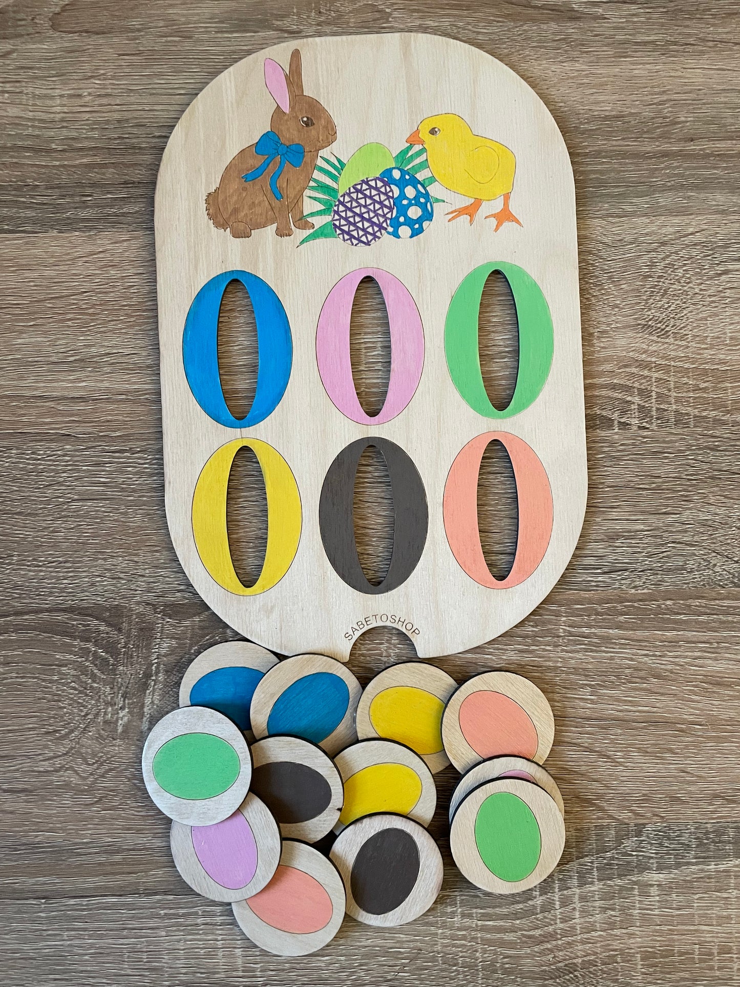 Plaque d’activité les œufs de Pâques en couleurs
