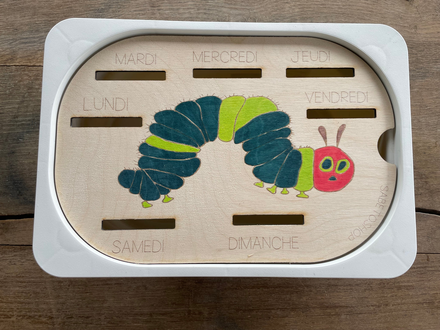 Plaque d’activité Trofast la chenille qui fait des trous