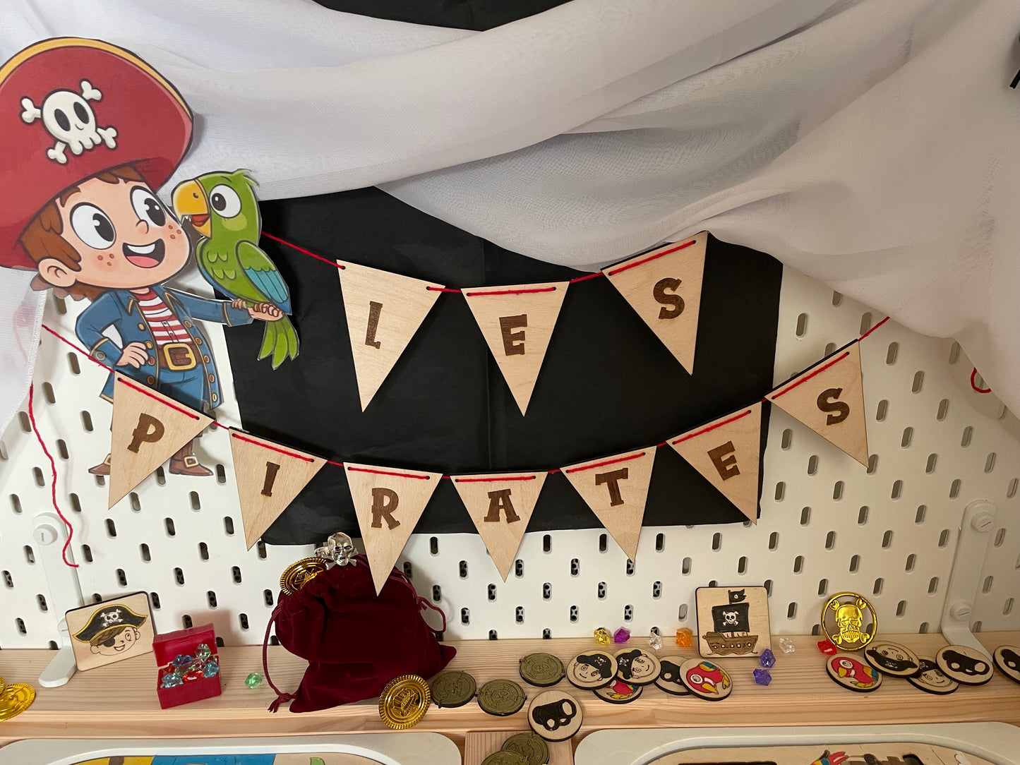 Guirlande fanions en bois « les pirates »