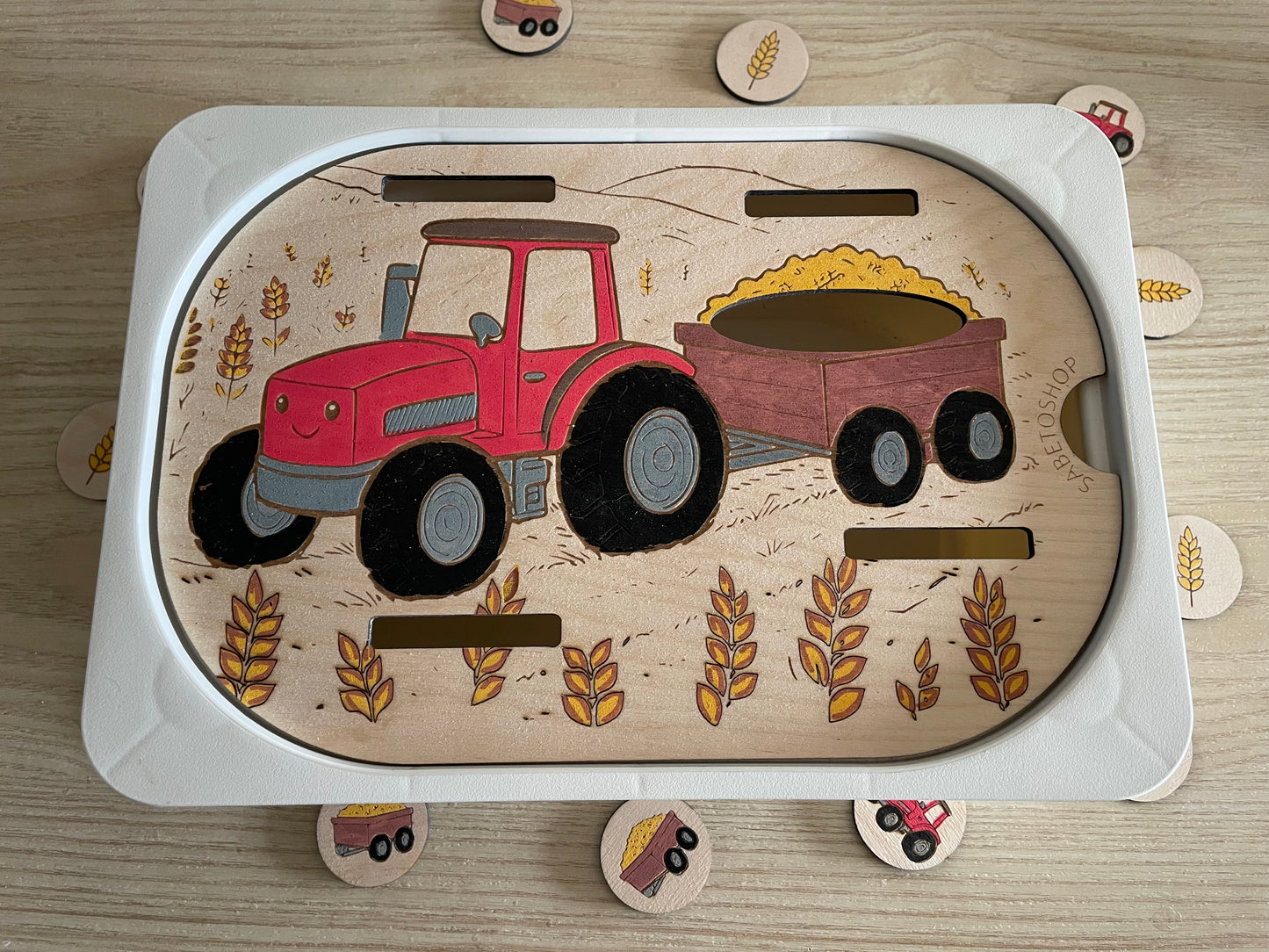 Insert le tracteur et ses récoltes