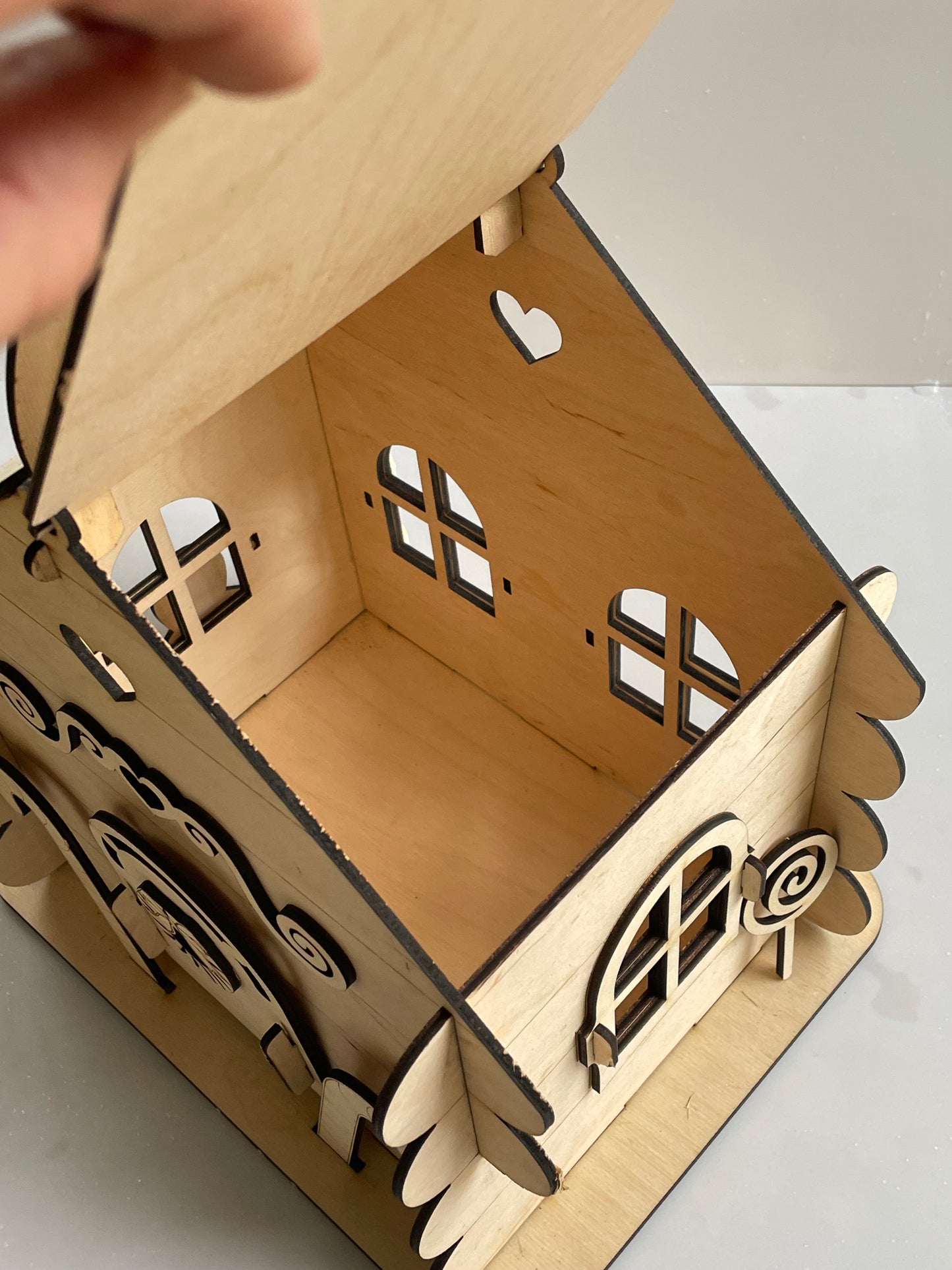 Maison en bois – Modèle Pain d’Épices / Noël