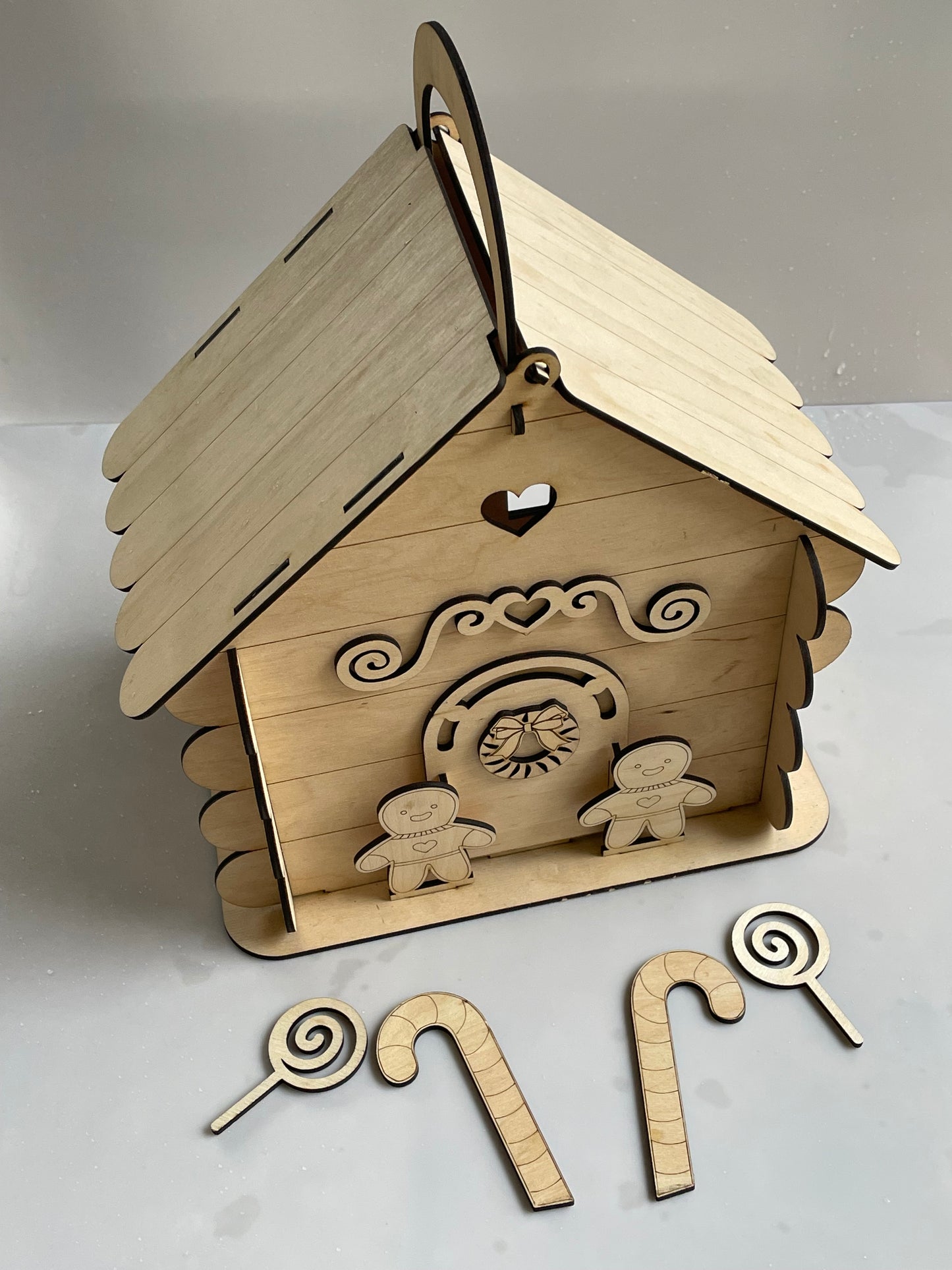 Maison en bois – Modèle Pain d’Épices / Noël