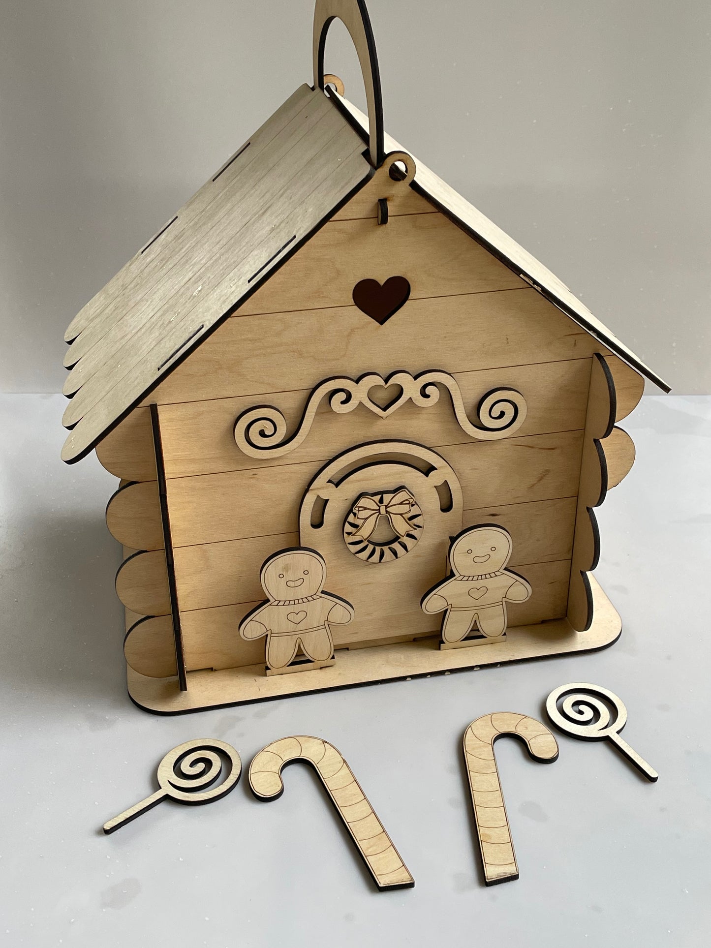 Maison en bois – Modèle Pain d’Épices / Noël
