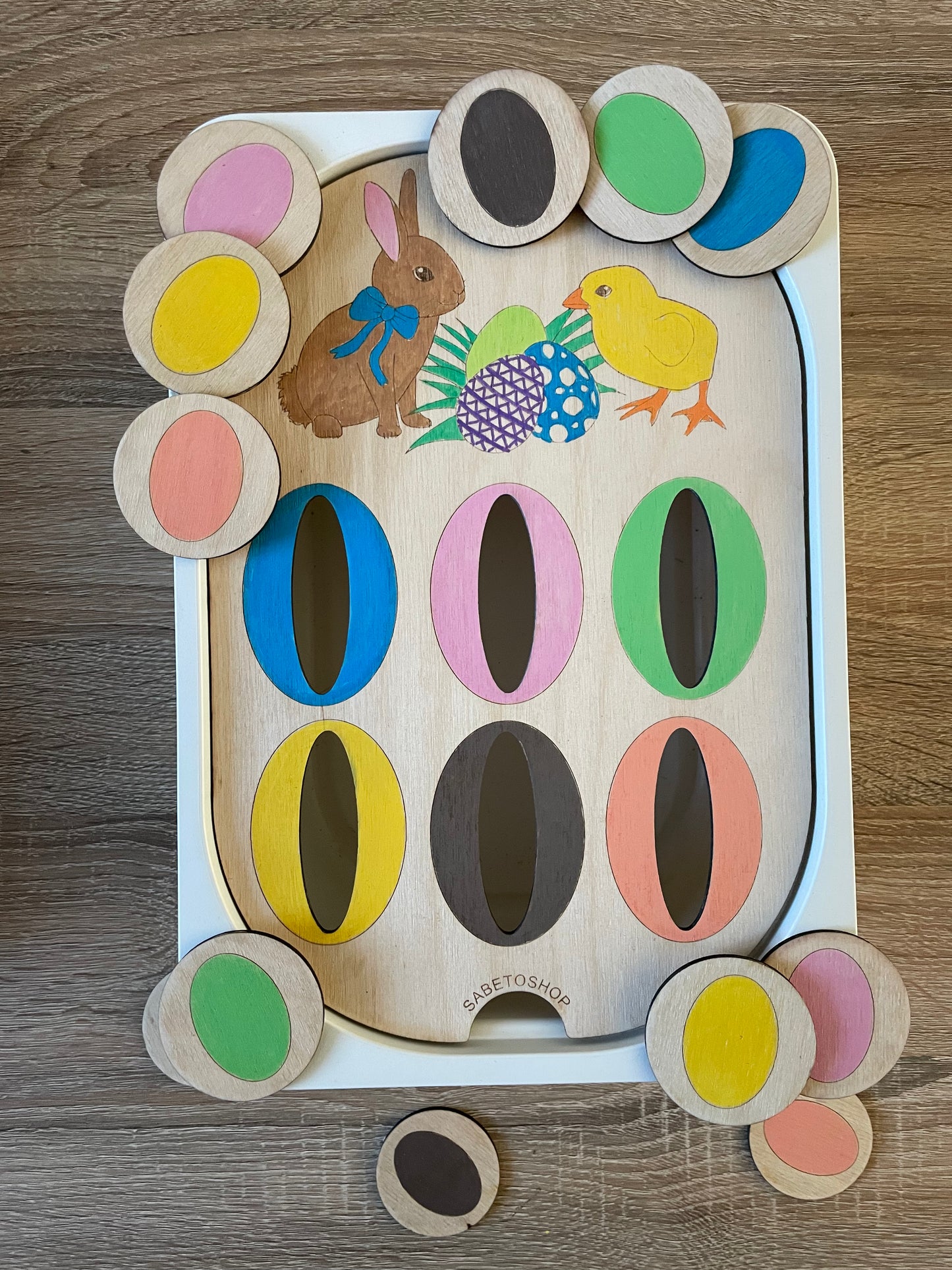 Plaque d’activité les œufs de Pâques en couleurs