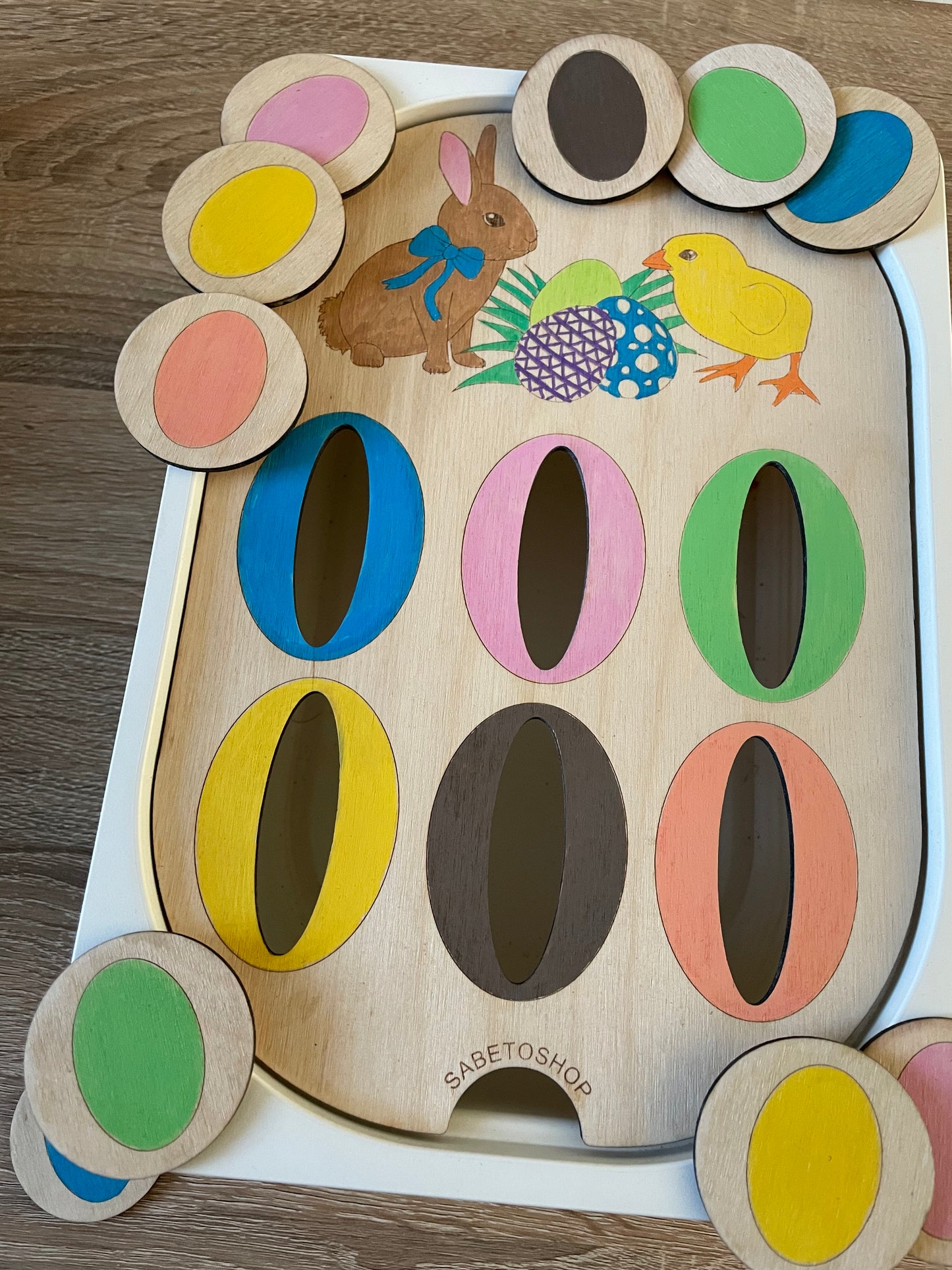 Plaque d’activité les œufs de Pâques en couleurs