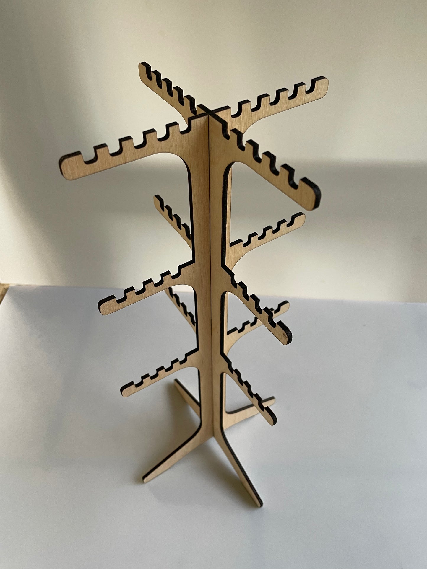 🌿 Arbre en bois polyvalent – Présentoir & Support de motricité fin